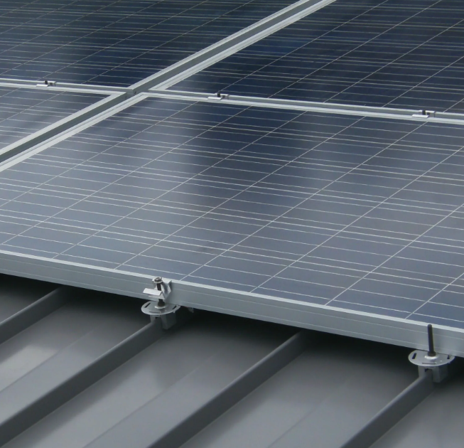 Подробнее о статье Монтаж на фальцевой кровле: особенности крепления без сверления