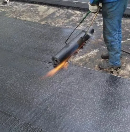 Подробнее о статье Как работает СЭС при частичной реконструкции крыши — можно ли менять кровлю «под панелями»?