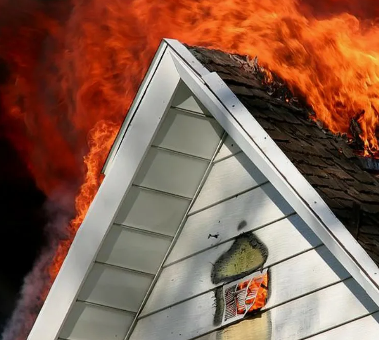 Подробнее о статье Пожар от солнечной панели: байка или реальный риск?